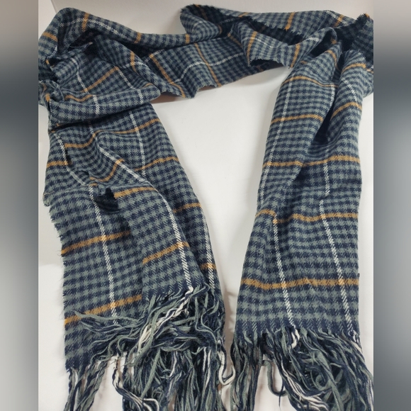 Softer Than Cashmere Houndstooth Gray and Black Scarf - Picture 4 of 7